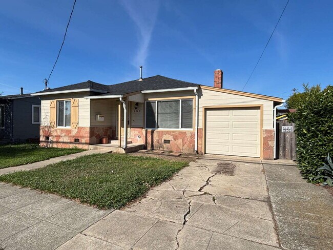 Primary Photo - "Cozy Elegance Awaits: 3-Bed, 2-Bath Gem w...