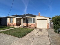 Building Photo - "Cozy Elegance Awaits: 3-Bed, 2-Bath Gem w...