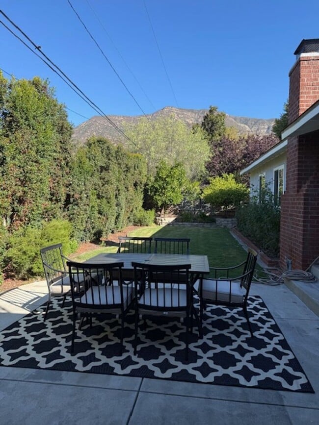 Building Photo - Prime Ojai Location!