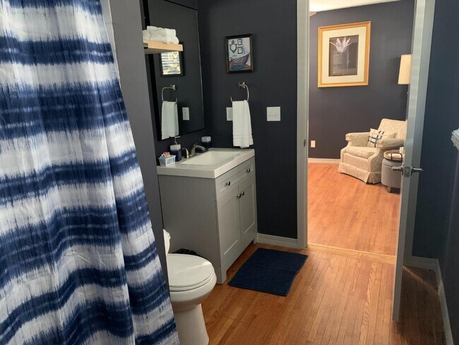 Building Photo - 2709 Highland Dr