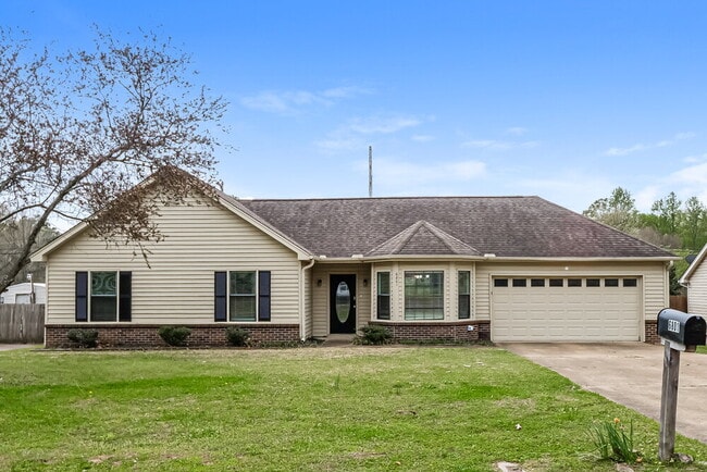 Building Photo - 6801 Bramble Ln