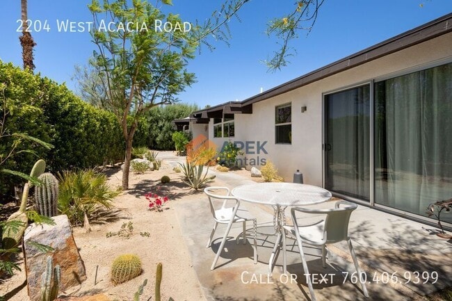 Building Photo - 2204 W Acacia Rd