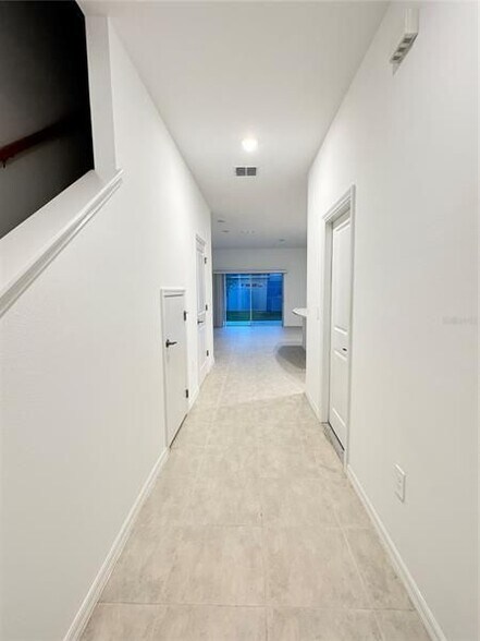 Building Photo - 1304 Drake Rdg Dr
