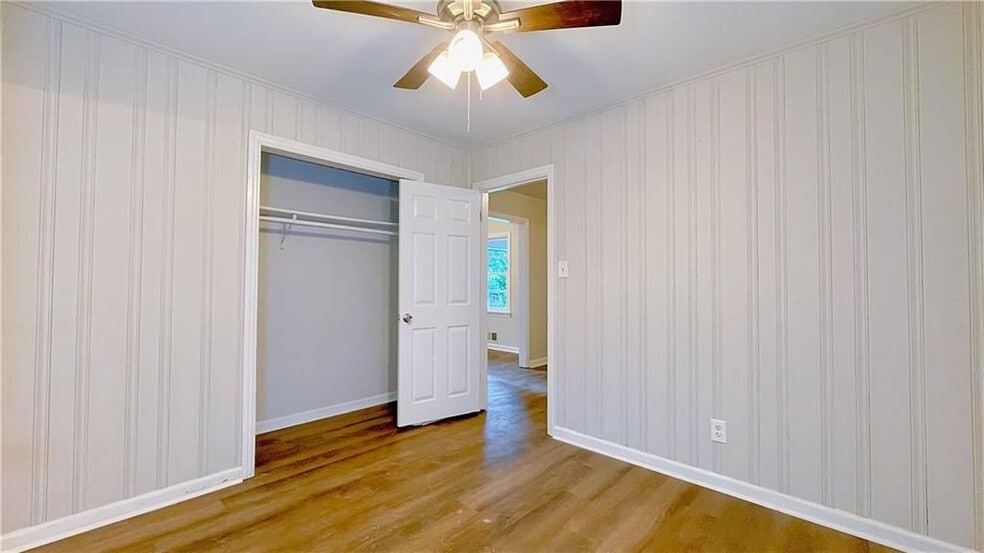 Building Photo - 2744 Fairlane Dr SE