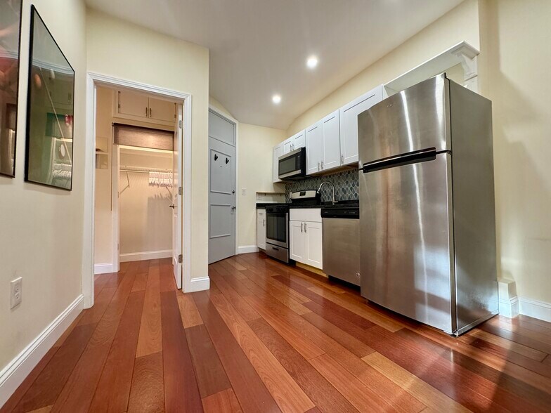 Primary Photo - 91 Hancock St