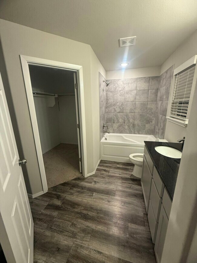 Building Photo - 530 Woodcreek Lp