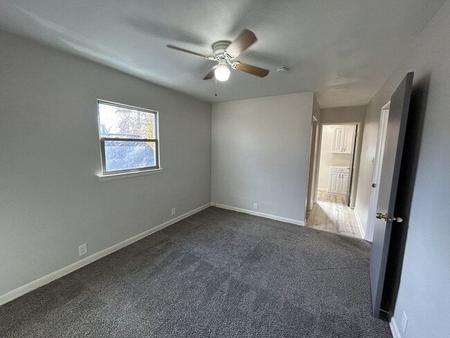 Building Photo - Charming Old Town Apartment