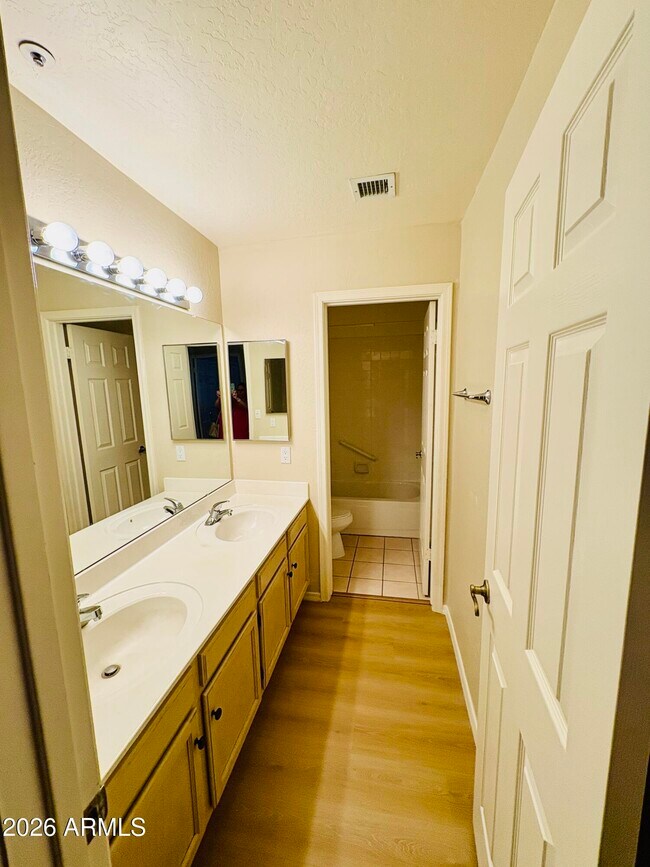 Building Photo - 8947 E Palm Ridge Dr