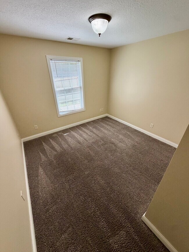Building Photo - 3909 Charlotte Ave