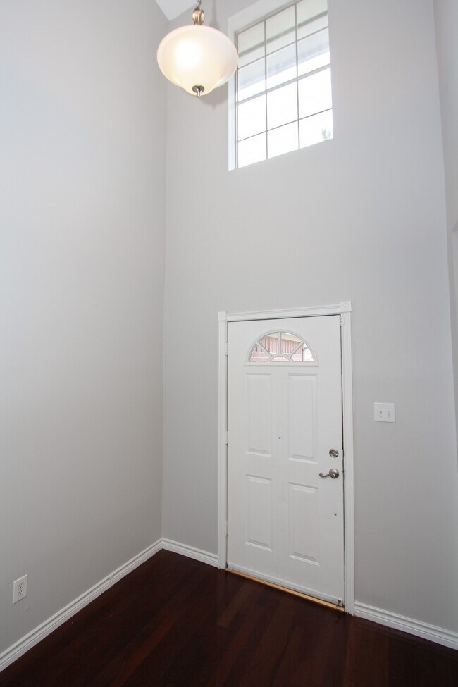 Building Photo - 1123 Andover Dr