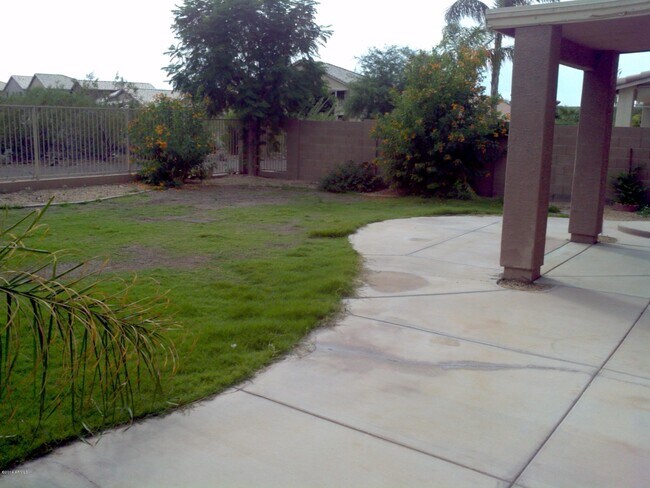 Building Photo - 6423 W Villa Linda Dr
