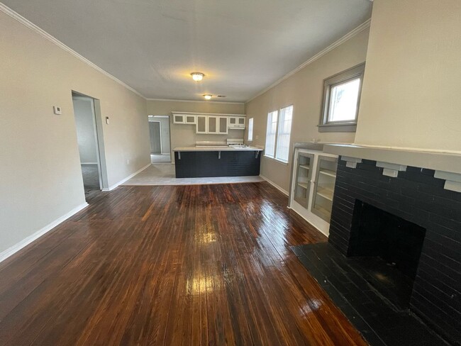 Building Photo - Move -in Special: 3 Bed Home OKC