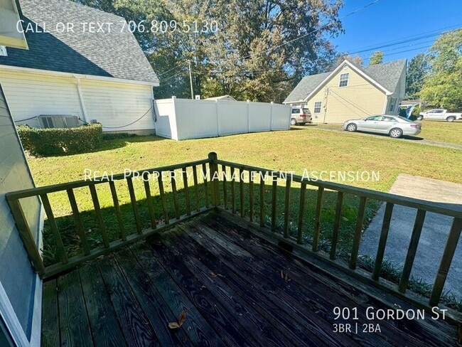 Building Photo - 901 Gordon St