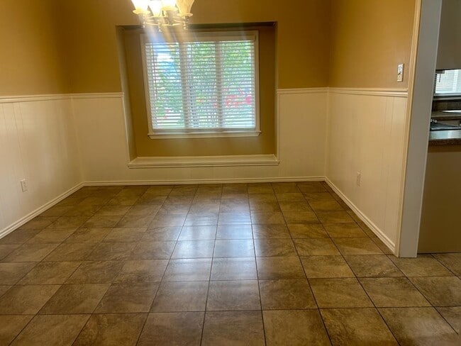 Building Photo - 7702 Knoxville Dr