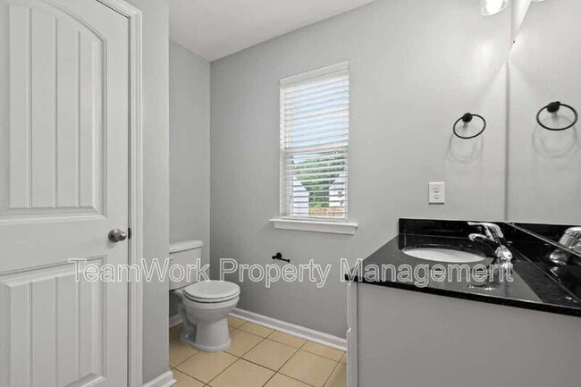 Building Photo - 526 Truman Dr