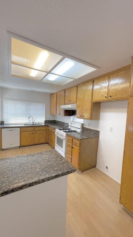 Building Photo - 1204 Walnut Grove Ave