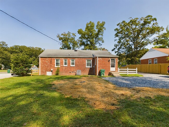 Building Photo - Fully Renovated 3 Bedroom 1.5 Bath Brick R...