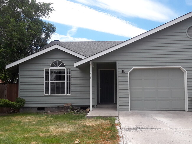 Primary Photo - Adorable duplex in Prineville - all new in...