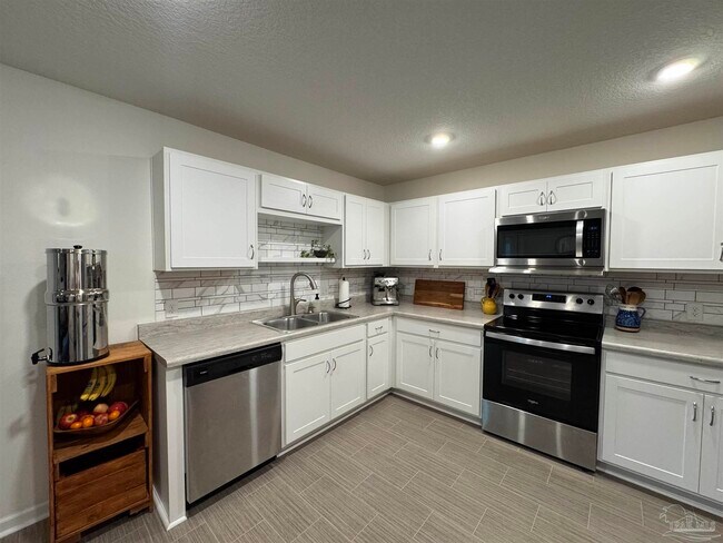 Building Photo - 4336 Jitterbug St