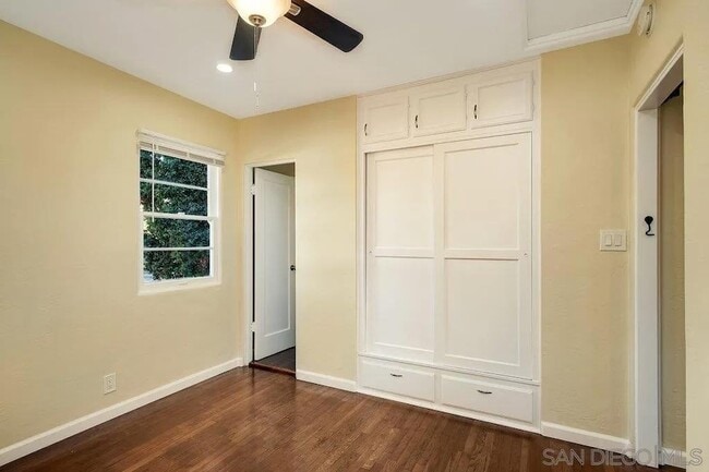 Building Photo - 4417 Van Dyke Ave