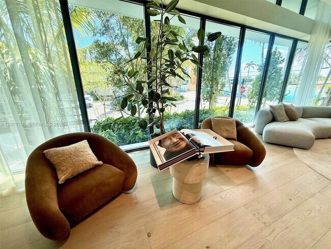 Building Photo - 9901 W Bay Harbor Dr