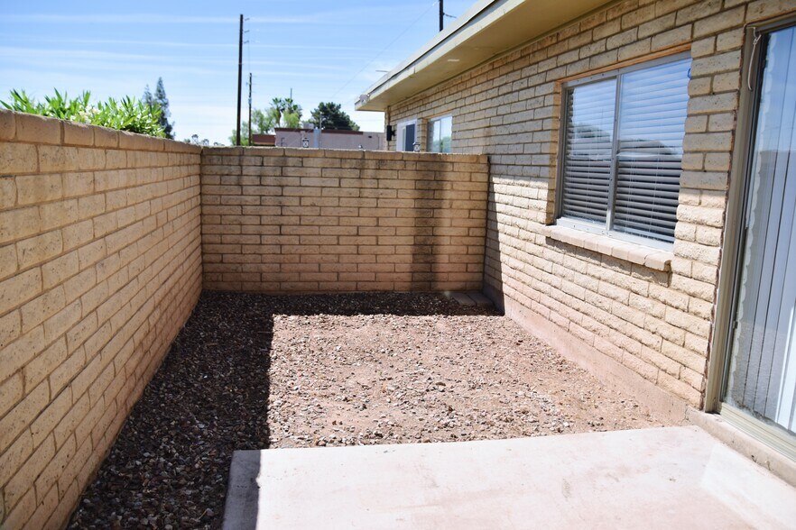 Building Photo - 6605 W Pasadena Ave