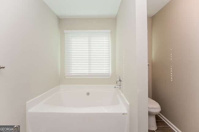 Building Photo - 141 The Esplanade Way SW