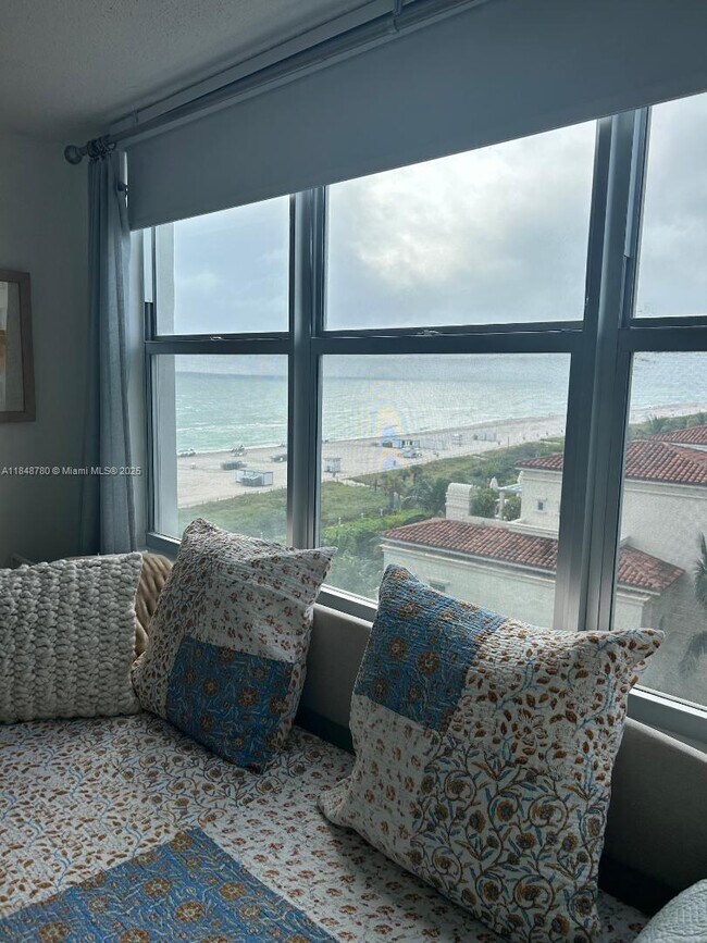 Building Photo - 6039 Collins Ave