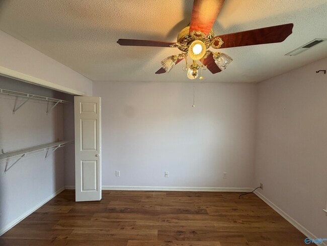 Building Photo - 313 Woodridge Dr SW