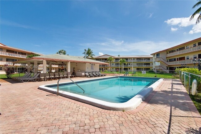 Building Photo - 5300 Washington St