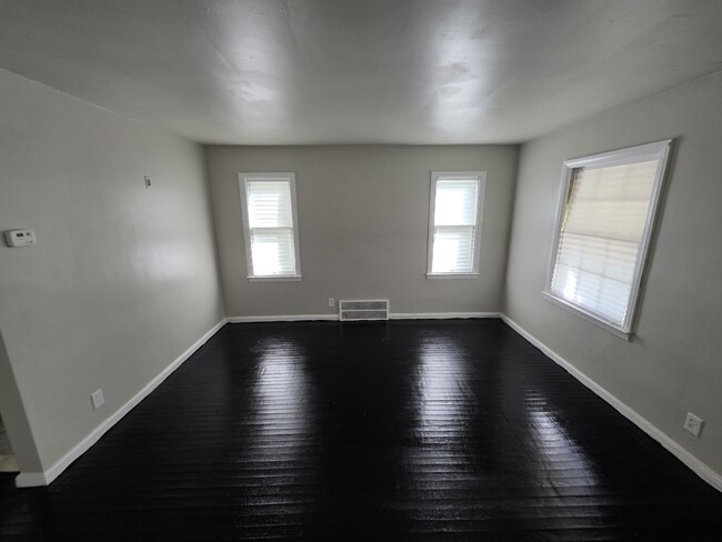 Building Photo - 15825 Fairmount Dr