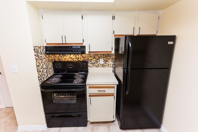 Building Photo - Beautiful Condo with 2-bedroom and 2-bathroom in Bella Vista