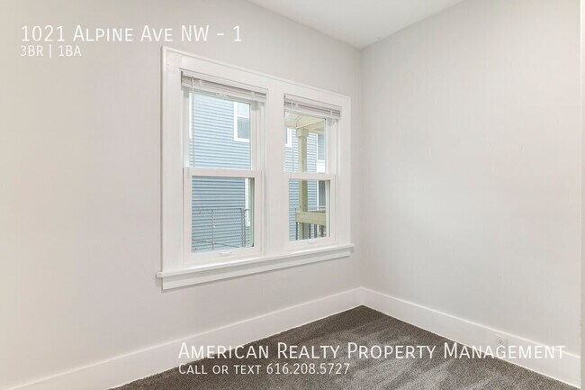 Building Photo - 1021 Alpine Ave NW