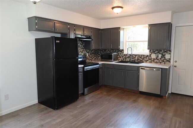 Building Photo - 6914 Rifle Bend