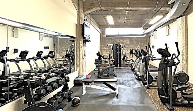 Building Photo - 210 S Desplaines St