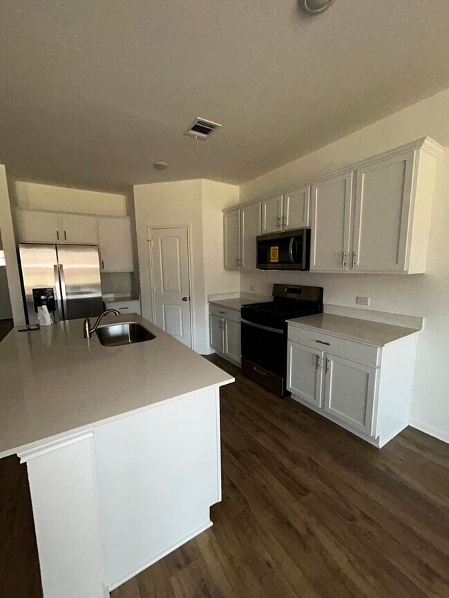 Building Photo - Charming 4 beds 3 baths in Leander!