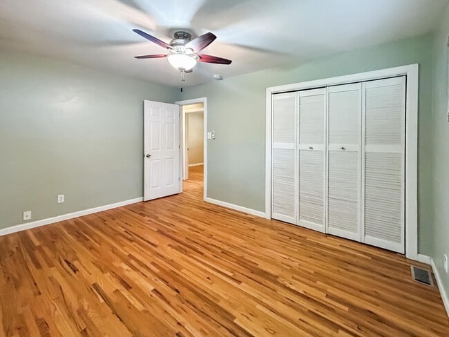 Building Photo - $0 DEPOSIT OPTION. CHARMING 3-BEDROOM HOME NEAR CHERRY CREEK TRAIL AND COOK PARK