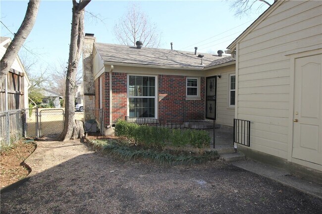 Building Photo - 4303 Delmar Ave