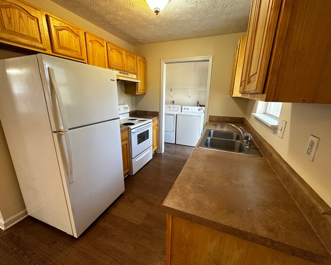 Building Photo - Leasing for Immediate Move-In!