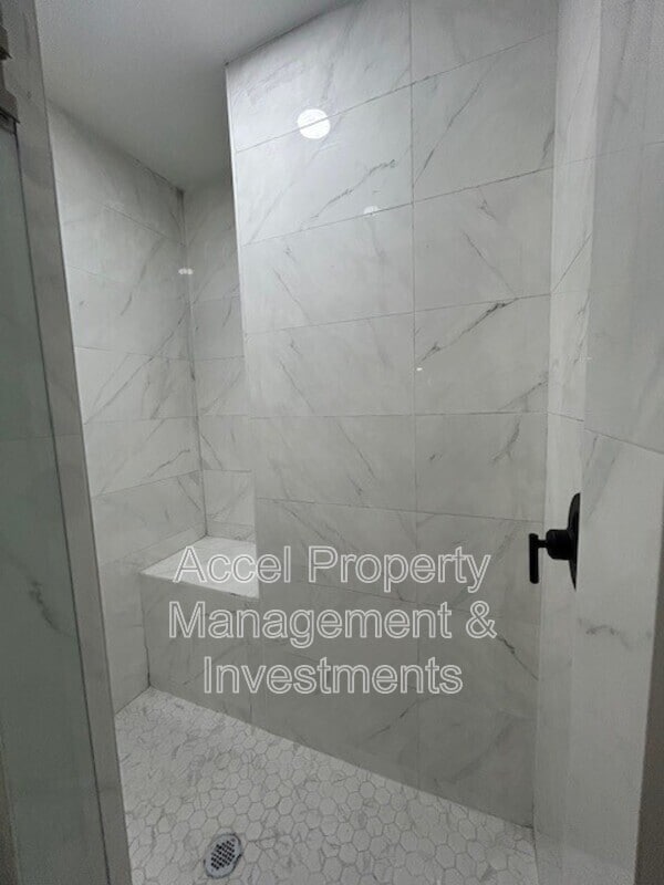 Building Photo - 6617 N 5th St