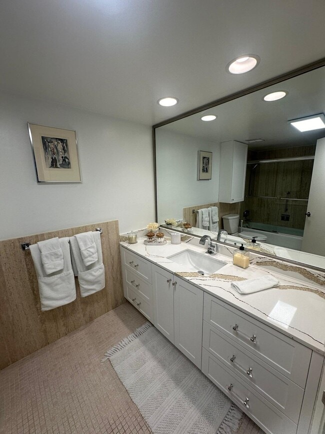 Building Photo - 2066 N Ocean Blvd