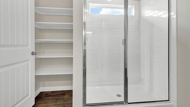 Building Photo - 332 St Thomas St