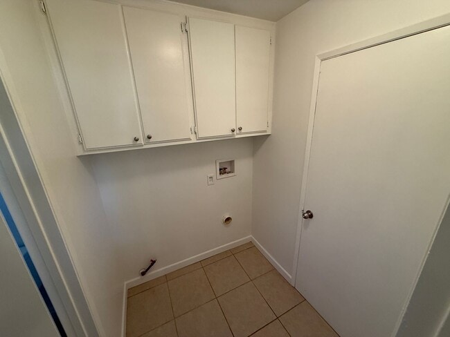 Building Photo - 4 Bedroom Home for Rent in Santa Clarita!