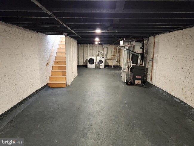 Building Photo - 2126 McCulloh St