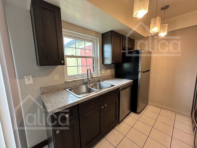 Building Photo - 3282 Oak Lake Pl