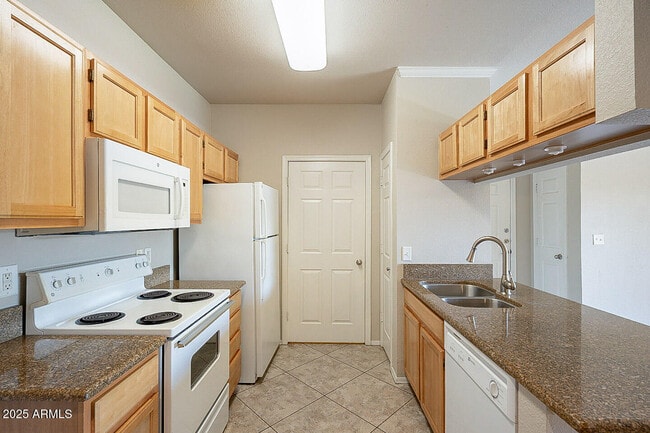 Building Photo - 5401 E Van Buren St