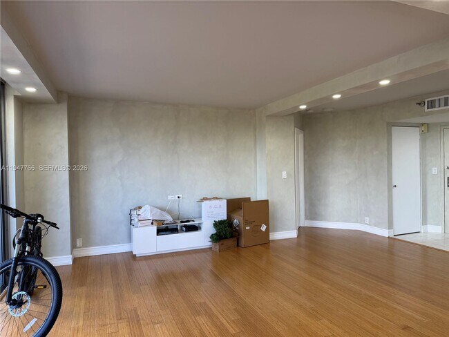 Building Photo - 19101 NE 36th Pl