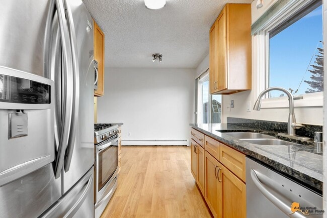 Building Photo - Cozy Abbott Loop Single Family Home w/ Gar...