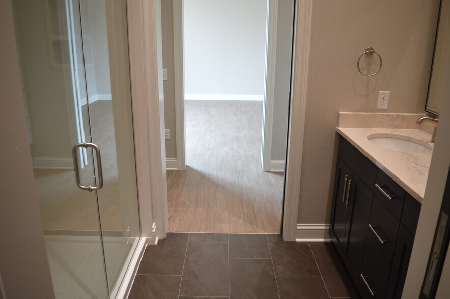 Building Photo - 100 S Washington St