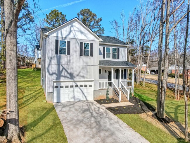 Building Photo - Stunning 4 Bedroom Home in Laurens